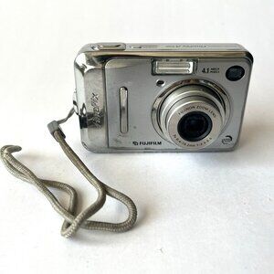 Fujifilm FinePix A400 Digital Camera 4.1MP Silver Tested Works